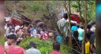 රම්බොඩදී බස් රථයක් ප්‍රපාතයකට පෙරළෙයි...